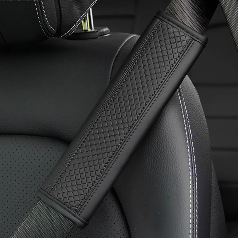 Protetor de Cinto de Segurança em Couro Gravado – Conforto e Elegância | ErgoBelt™