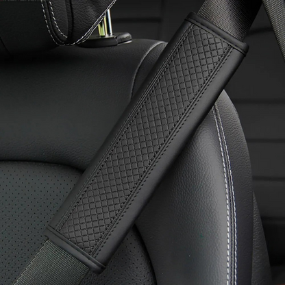Protetor de Cinto de Segurança em Couro Gravado – Conforto e Elegância | ErgoBelt™